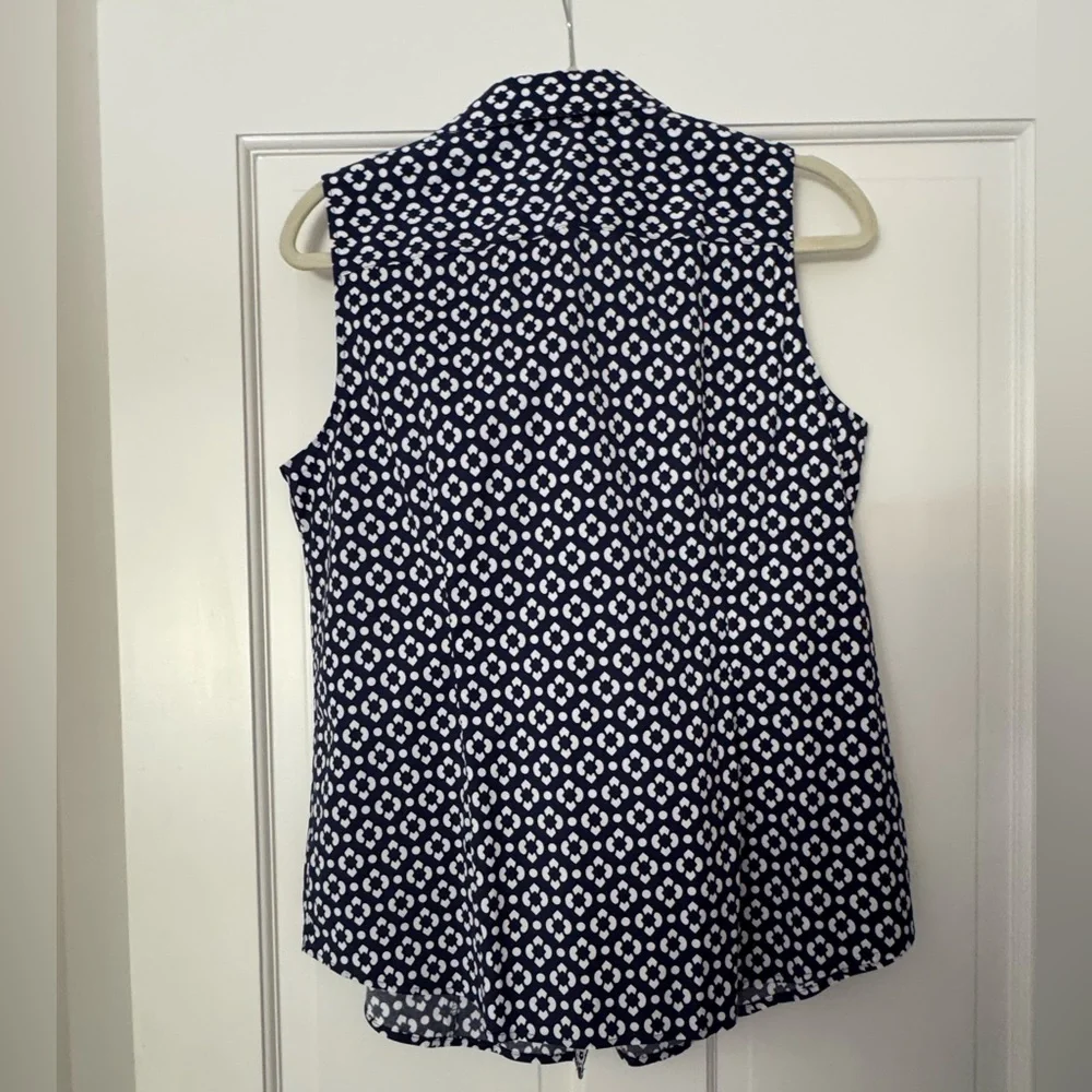 Talbots Blue and white Sleeveless Button Down Shirt - non iron - Picture 2 of 9
